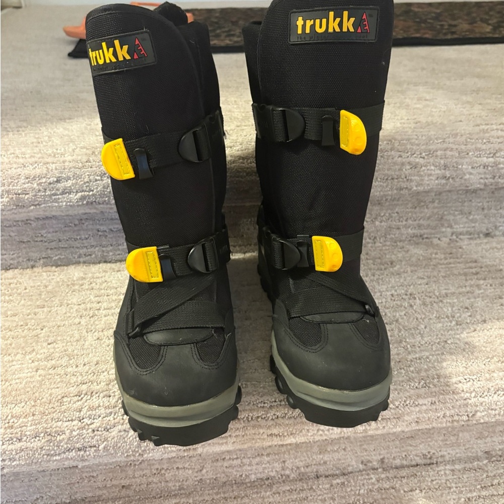 Trukkk Black and Yellow Women’s Snow Boots